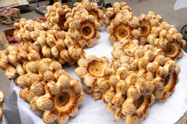 Özbekistan 'da yıldız şeklinde bir ekmek