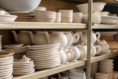 Beyaz tabak depolama odaları