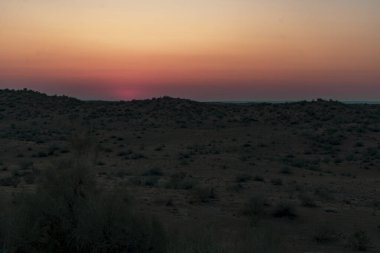 Akşam çölünde gün batımı.