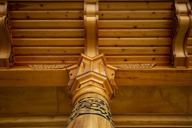 Tahta bir binada güzel bir kiriş.