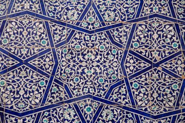 Evet yıldız şekilli desenler mavi ve açık yeşil renklerde iç güzelliği olan desenler.