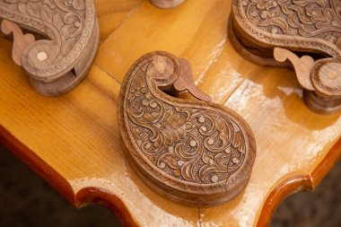 Evet, güzel ahşap tavus kuşu kadın eşyaları saklamak için tahta kutu.