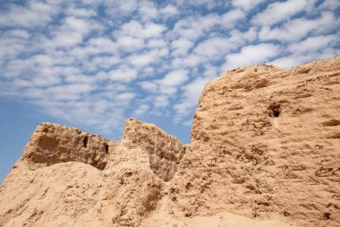 Antik evlerle dolu güzel bir sahil.