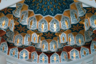 Güzel iç kulenin mimarisi.