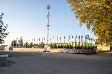 Birbirine yakın grupta Özbekistan bayrağı