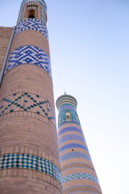 Orta Asya 'da muazzam yüksekliğe sahip güzel bir tarihi bina, Khiva, Horesm tarım vahası, Hisar.