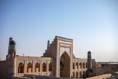Günbatımındaki tarihi binanın güzel akşam manzarası, Khiva, Horesm tarım vahası, Hisar.