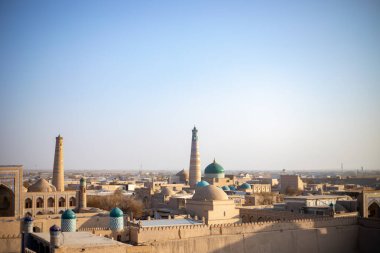 Khiva, Horesm tarım vahasının, Hisar 'ın tepesinden tarihi binaların manzarası.