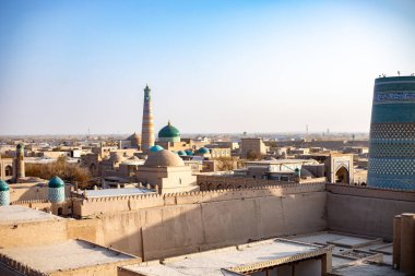 Khiva, Horesm tarım vahasının, Hisar 'ın tepesinden tarihi binaların manzarası.