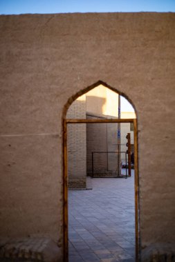 Kalenin içinde farklı kapılar açılıyor, Khiva, Horesm tarımsal vahası, Hisar..