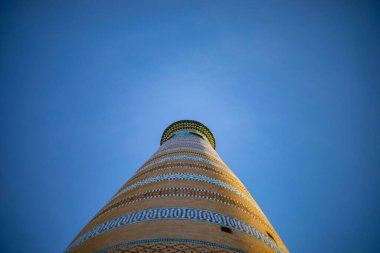 Khiva, Horesm tarımsal vahasının, Hisar Kalesi 'nin, tarihi bir binanın yakın çekimi..