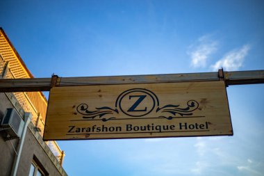 Caddenin dışında bir restoran panosu Kale, Khiva, Horesm tarım vahası, Kale..