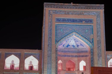 Khiva, Khoresm Tarım Vahası, Kale 'nin gece vakti yüksek kaliteli fotoğrafını çek..