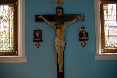 Çarmıha gerilmiş İsa heykeli