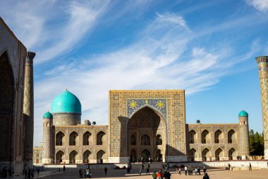 Güzel bir tarihi yapı güzel bir turistik yer, Registan Meydanı, Semerkand, medrese.