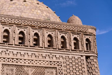 Binanın çok fazla kemeri var ve çok eski.