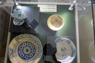 Üzerinde 
