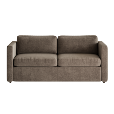 Üzerinde iki yastık olan kahverengi bir kanepe. Kanepe yumuşak bir malzemeden yapılmıştır ve beyaz bir arka plana yerleştirilir.