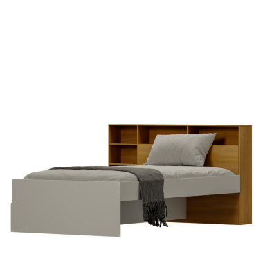 Tahta yatak başlığı ve beyaz yatak örtüsü olan bir yatak. Yatağın üzerinde gri bir battaniye var.