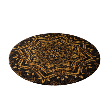 Altın ve siyah desenli yuvarlak bir halı. Halı beyaz arka planda. Halıda çiçek ve yaprak deseni var.