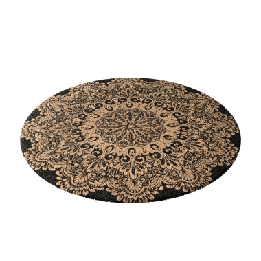 Çiçek desenli siyah ve kahverengi bir halı. Halı yuvarlaktır ve kahverengi bir sınırı vardır.