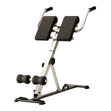 İki siyah minderli gümüş ve siyah egzersiz makinesi. Makine, insanların sırt kaslarını çalıştırmalarına yardımcı olmak için tasarlandı.