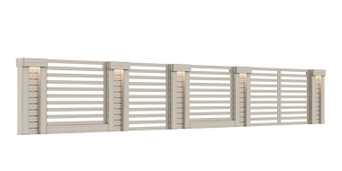 Dört pencereli beyaz bir çit. Pencereler açık. Çit tahtadan yapılmıştır.