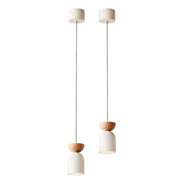 Ahşap tabanlı iki beyaz lamba. Biri tavandan sarkıyor.