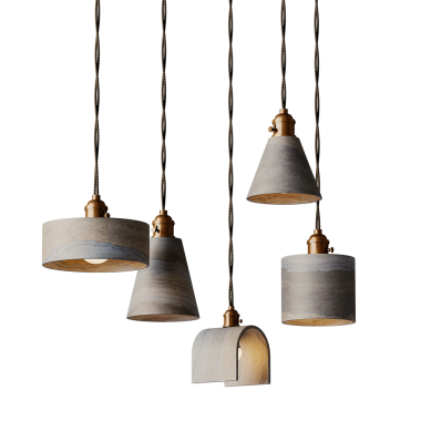 Beyaz arka planı olan beş lamba armatürleri. Aletler farklı şekil ve boyutlarda.