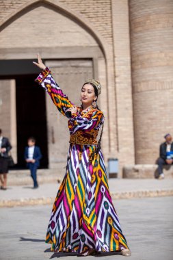 Özbekistan 'da dans ve performansı