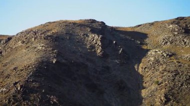 Yumuşak dalgalı deniz suyu.