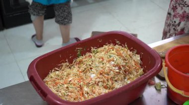 Yumuşak dalgalı deniz suyu.