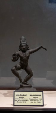 Chennai, Tamil Nadu, Hindistan - 02.07.2025: Şapkalı bir adamın heykeli. Heykel 1541 yılında Chennai 'de yapılmış.