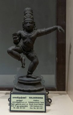 Chennai, Tamil Nadu, Hindistan - 02.07.2025: Şapkalı bir adamın heykeli. Heykelin adı Balakrishna. Chennai 'de.