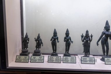 Chennai, Tamil Nadu, Hindistan - 02.07.2025: Her birinin kendine özgü bir adı ve tarifi olan kadın heykelleri koleksiyonu. Chennai 'de.