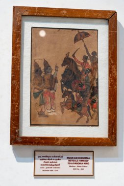 Chennai, Tamil Nadu, Hindistan - 02.07.2025: Kılıçlı at süren bir adamın resmi. Adam bir şemsiye tutuyor. Chennai 'de.