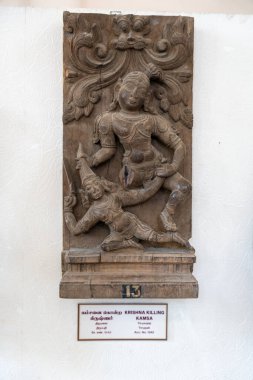 Chennai, Tamil Nadu, Hindistan - 02.07.2025: Üzerinde 13 numara olan bir erkek ve kadın heykeli. Krishna 'nın heykeli ve Hindistan' dan. Chennai 'de.