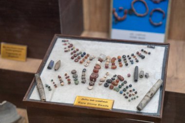 Chennai, Tamil Nadu, Hindistan - 02.07.2025: Bir masa üzerinde 