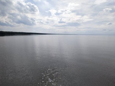 nehir ve deniz ile güzel manzara