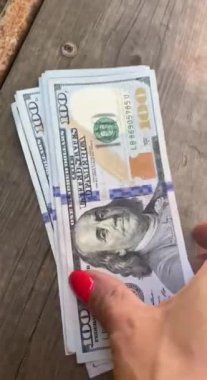 100 avroluk banknotların banknotları nakit para ve avro banknotları. Amerikan para birimi Avrupa Birleşik Devletleri Finansal Para fon kavramı.
