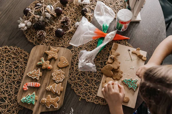 stock image A girl decorating a cookie with icing for holiday 