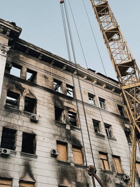 Harkiv 'deki savaşın yıkıcı etkisine tanık olun. Bu fotoğraf koleksiyonu, yıkılmış binaları ve Rus saldırısının sonuçlarını tasvir ediyor. Bu görüntüler, savaşın neden olduğu insan maliyetinin ve yıkımının kesin bir hatırlatıcısıdır..
