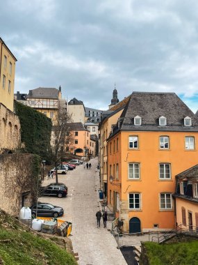 Lüksemburg 'un büyüleyici sokaklarını gezmek ve tarihi mimarisinin güzelliğini emmek.. 