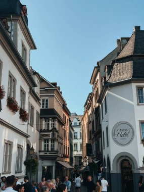 Bremen, Osnabrck, Mnster ve Koblenz gibi büyüleyici Alman şehirlerini keşfedin. Bremen, Osnabrck, Mnster ve Koblenz 'in fotoğraflarıyla Almanya' nın şehir manzarasının çeşitliliğini keşfedin..