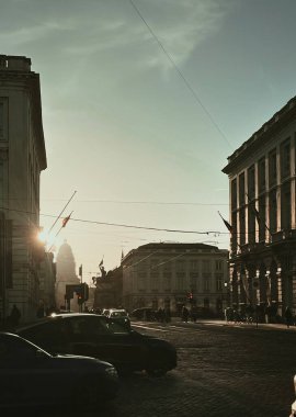 Brüksel 'in özünü bu büyüleyici fotoğraf koleksiyonunda keşfedin, sembolik simgelerini, büyüleyici caddelerini ve canlı atmosferini sergileyin. Bu fotoğraflar, Belçika başkentinin zengin kültürü ve tarihine bir göz atma fırsatı sunuyor..