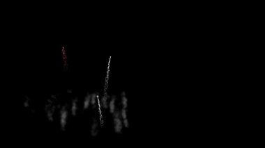 Kırmızı dikey kıvılcım havai fişekler