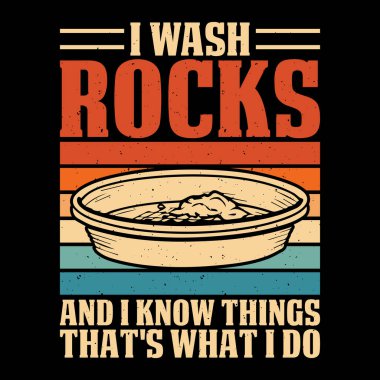 Kayaları yıkıyorum ve bir şeyler biliyorum. Yaptığım şey bu. Altın kazıyorum, antika altın kaplama antika tişört tasarlıyorum.