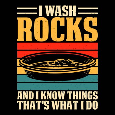 Kayaları yıkıyorum ve bir şeyler biliyorum. Yaptığım şey bu. Altın kazıyorum, antika altın kaplama antika tişört tasarlıyorum.