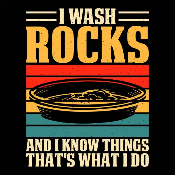 Kayaları yıkıyorum ve bir şeyler biliyorum. Yaptığım şey bu. Altın kazıyorum, antika altın kaplama antika tişört tasarlıyorum.