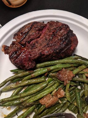 Filet Mignon With Green Beans